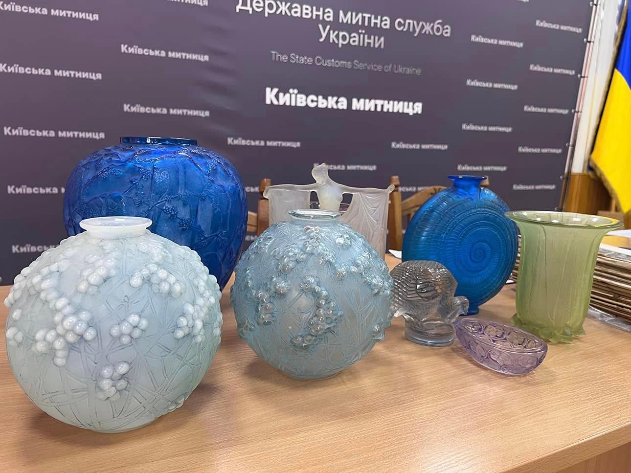 Ікони, монети, стародруки: музеї отримали кілька сотень раритетів, врятованих від вивезення