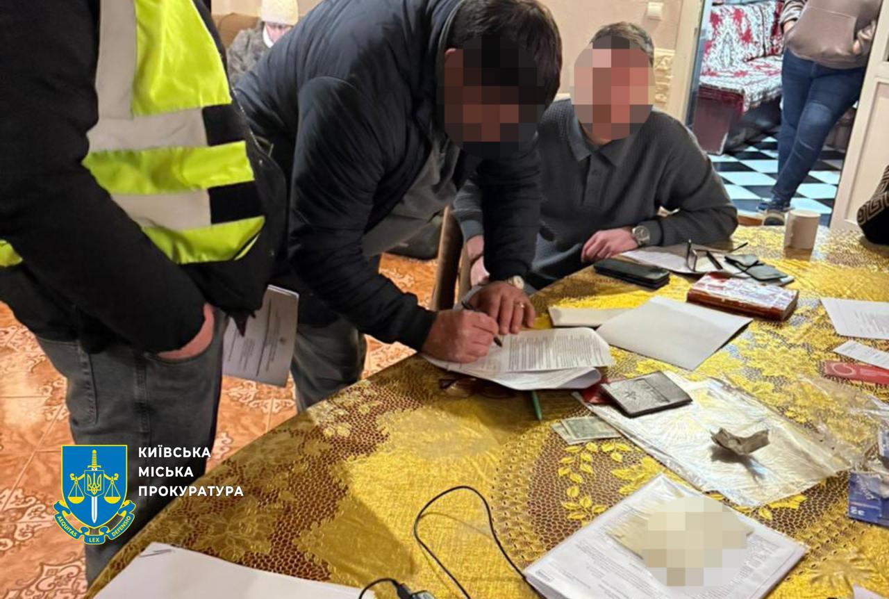 У Києві викрили шахраїв, які заволоділи чотирма квартирами самотніх містян