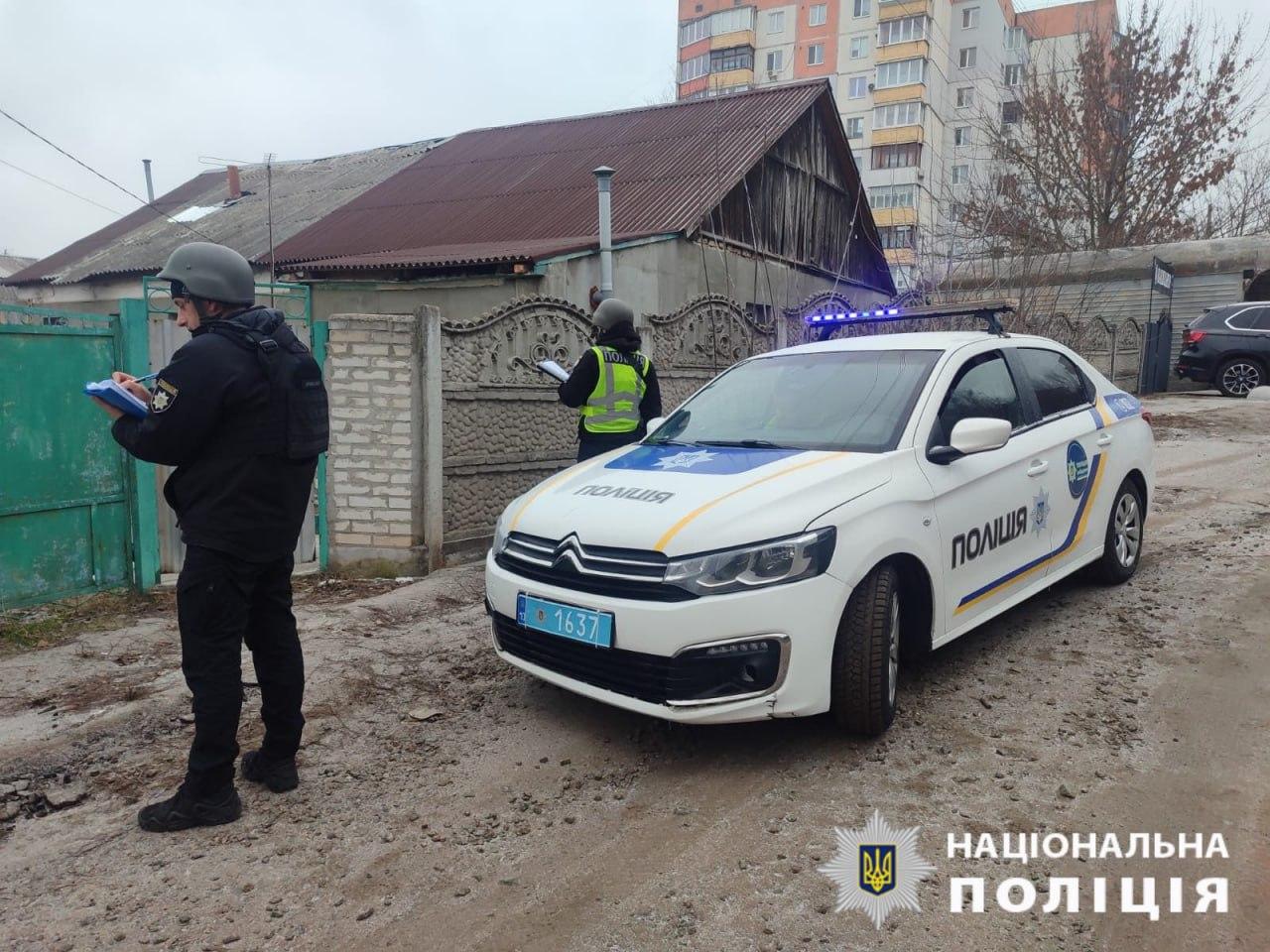 Наслідки ворожої атаки на Київщині: пошкоджені будинки та займання трави