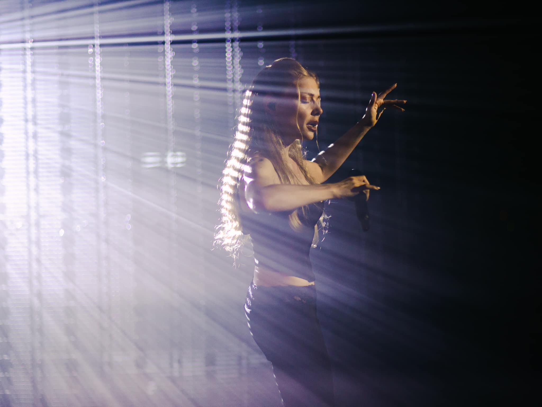 Тіна Кароль заспівала для захисників на Куп’янському напрямку (відео)