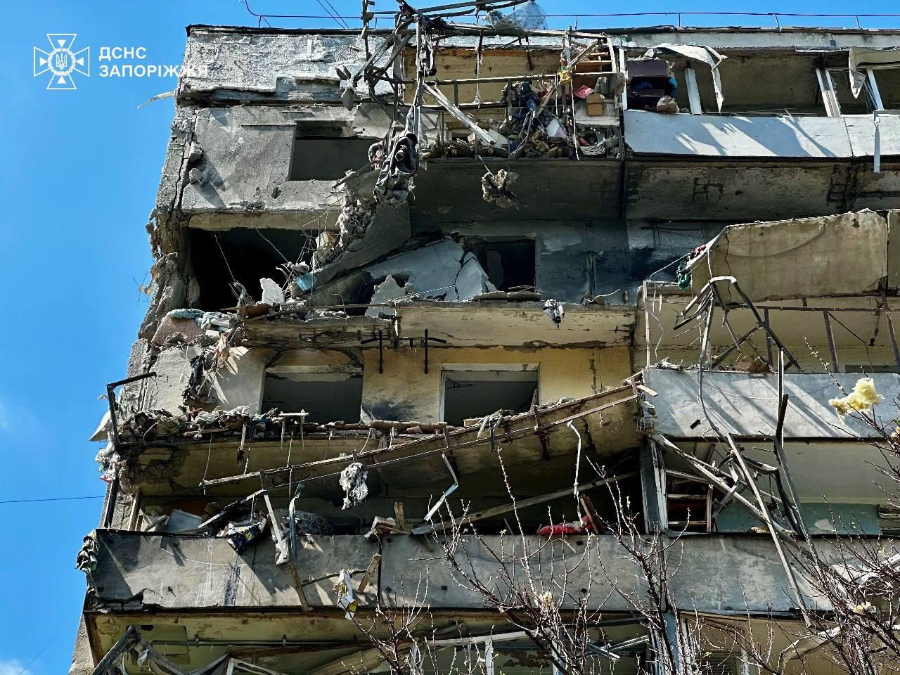 Аварійно-рятувальні роботи на місці ворожого обстрілу в Запоріжжі завершені