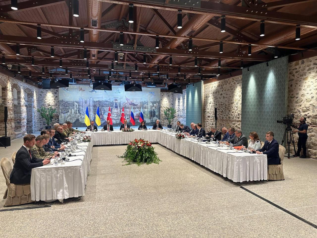 росія на переговорах погрожувала захопленням ще двох областей і готовністю «воювати вічно» – ЗМІ