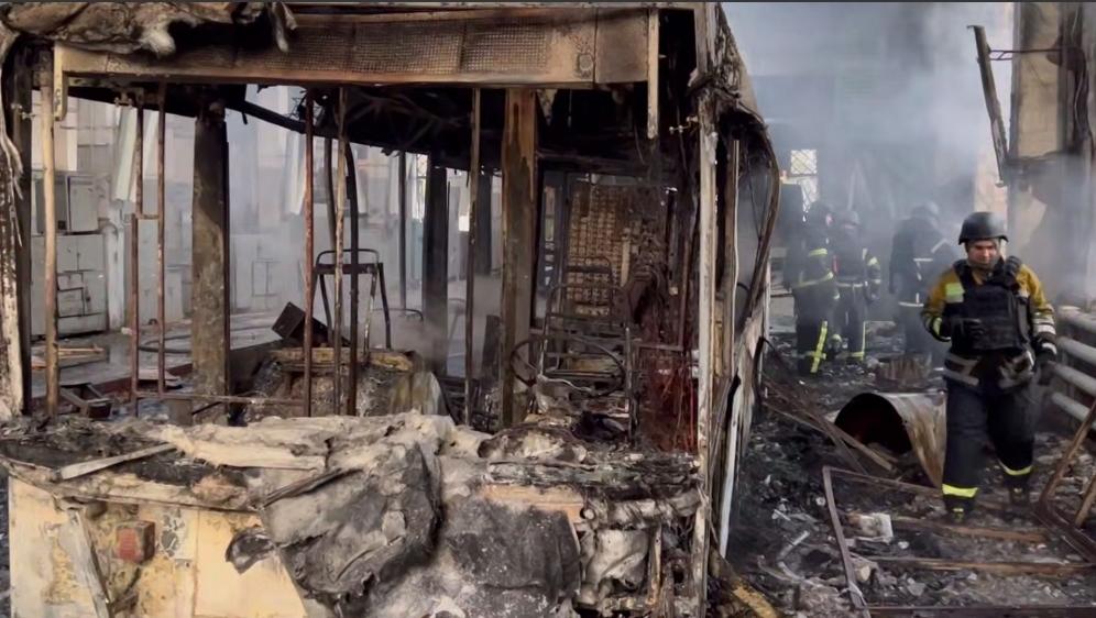 «Все розбито»: російські дрони атакували тролейбусне депо у Харкові