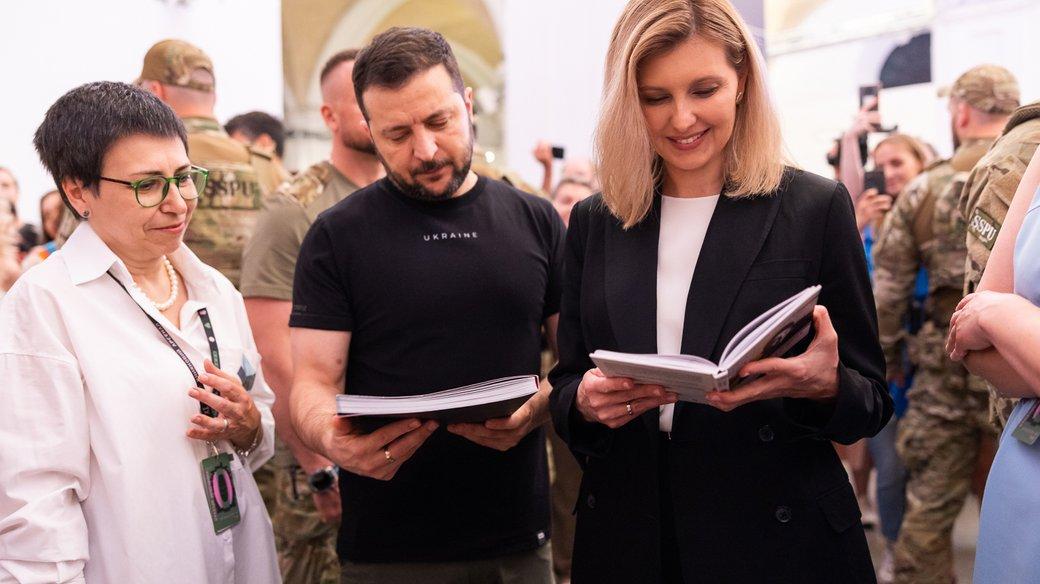 16 книг, які придбали Володимир Зеленський з дружиною на “Книжковому арсеналі”