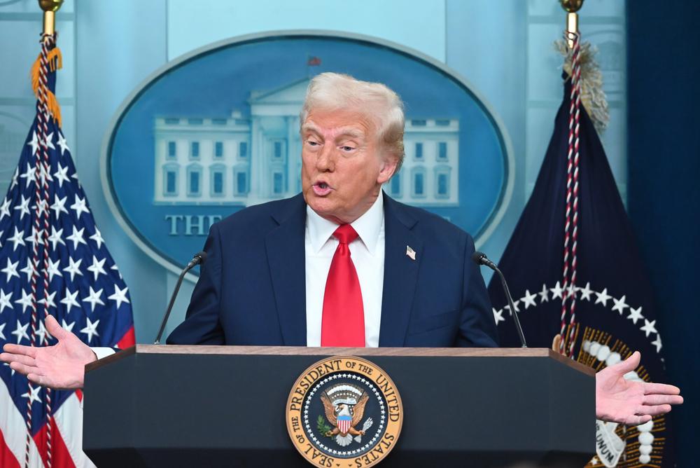 Суд визнав незаконними більшість тарифів Трампа