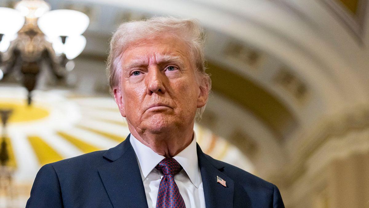 Трамп про війну в Україні: «Путін був би в Києві за 5 годин, якби не загруз у багнюці»