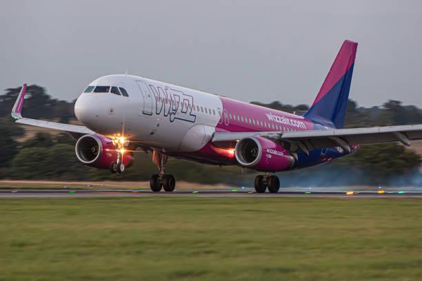 Ніби завис у повітрі і почав падати: у літака Wizz Air з Польщі відмовив двигун