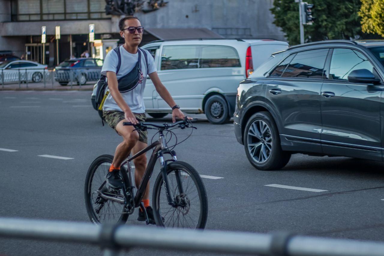 Велосипедом на роботу: де шукати велопарковки в столиці