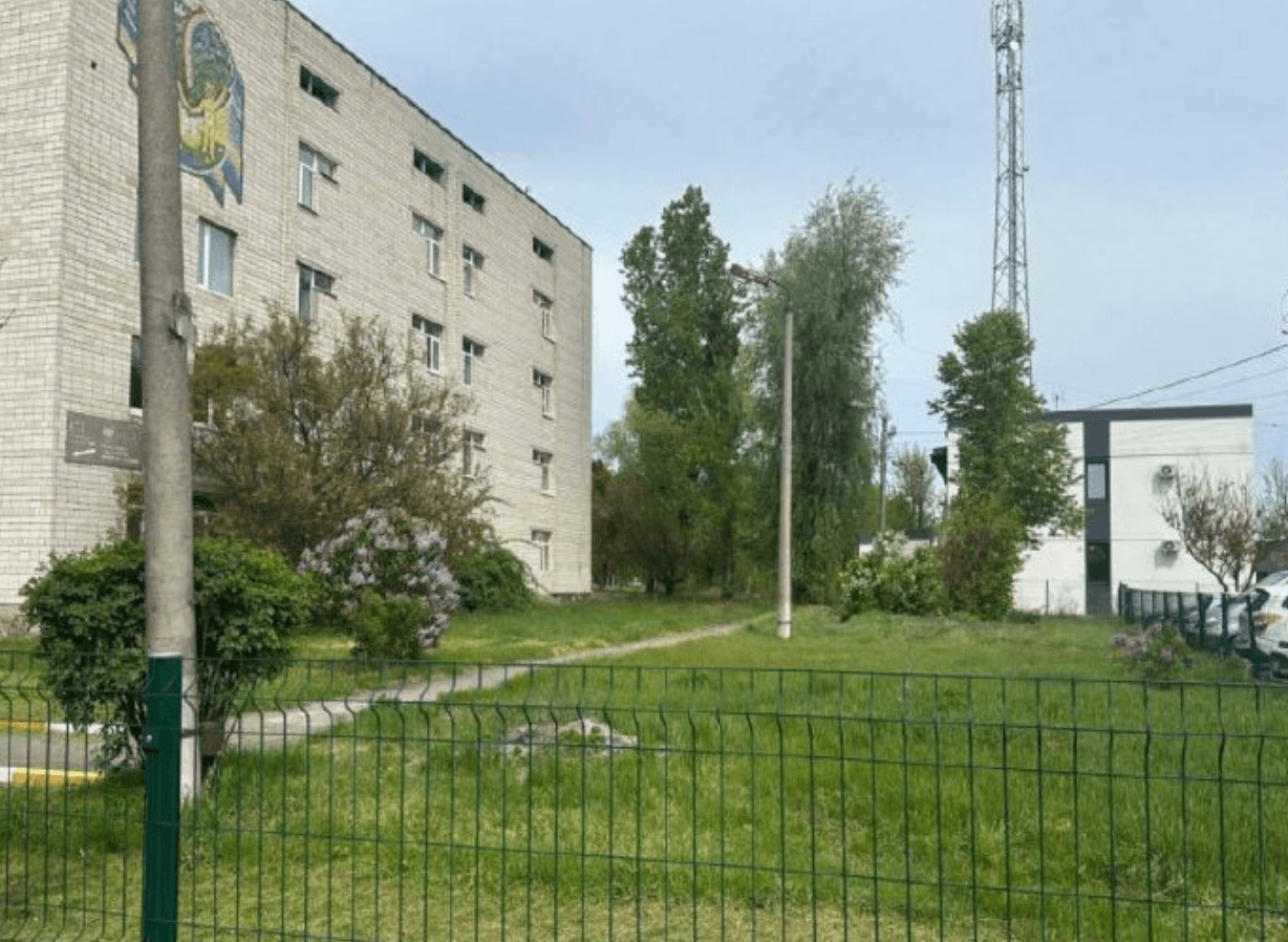Житель Київщини заволодів землею, на якій знаходиться дитяча лікарня