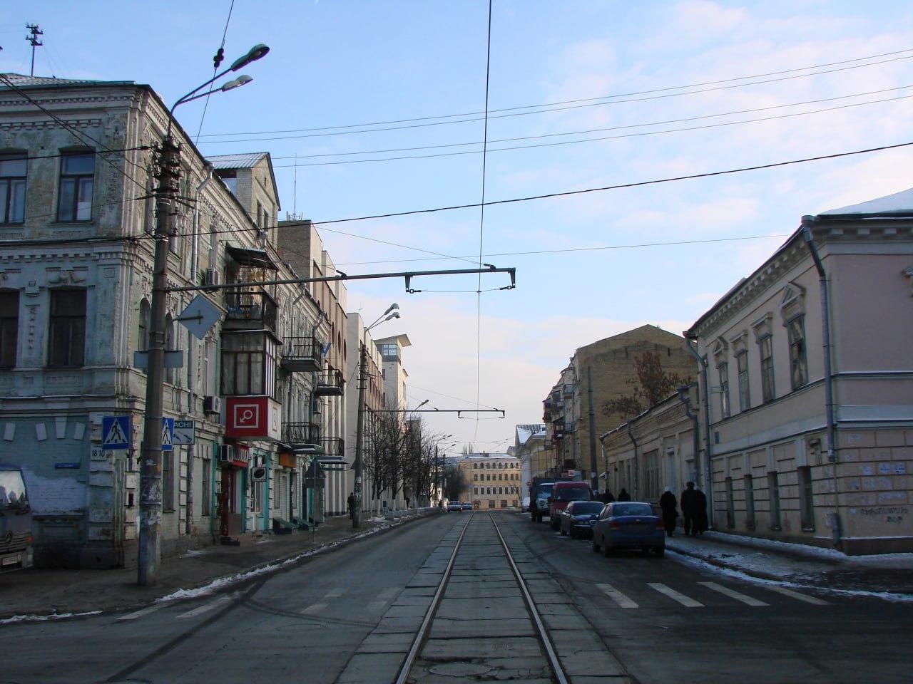 На Подолі частково обмежили рух двома вулицями
