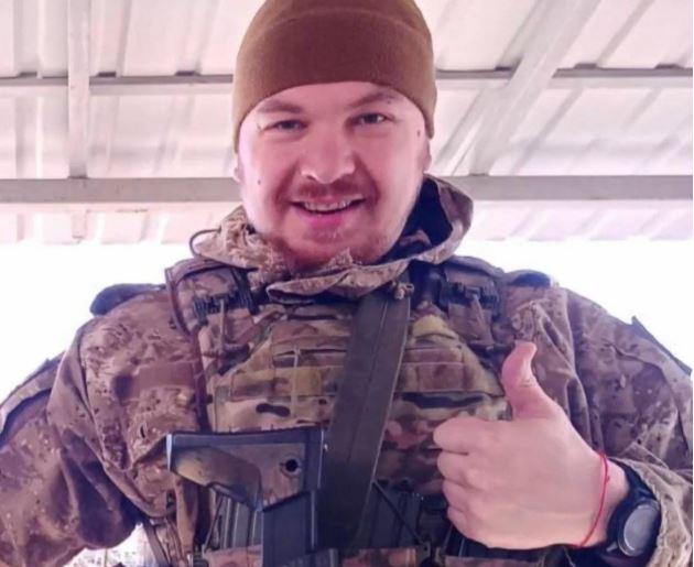 Помер український військовий Дмитро Шаповалов, який пройшов російський полон і запам’ятався фото з яблуком