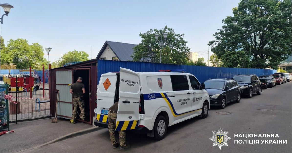 У Дарницькому районі Києва стався вибух у смітнику: постраждали двоє людей