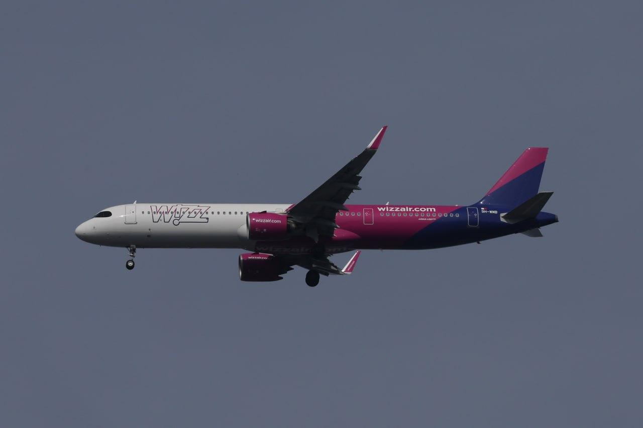 Рейс Wizz Air здійснив екстрену посадку у Варшаві через влучання блискавки