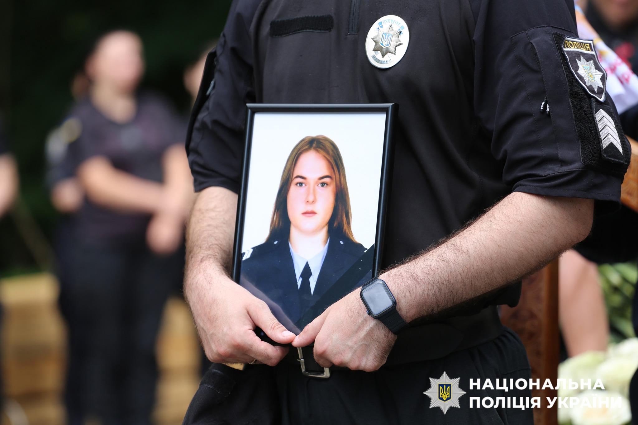 У Києві попрощалися із 22-річною поліцейською, яка загинула від ворожого ракетного удару