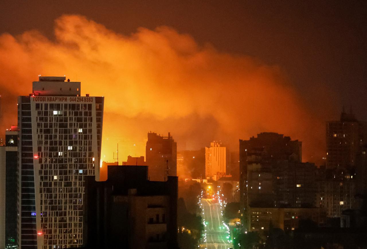 Кількість постраждалих від масованої нічної атаки на Київ зросла