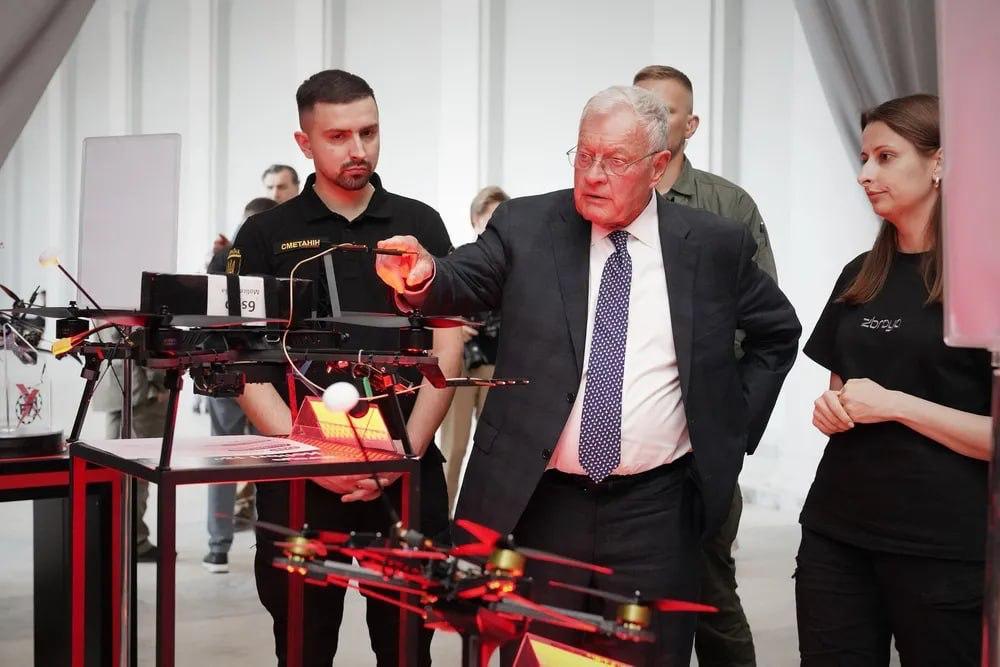 «Вражаючі інновації». Кіт Келлог оцінив українське виробництво дронів