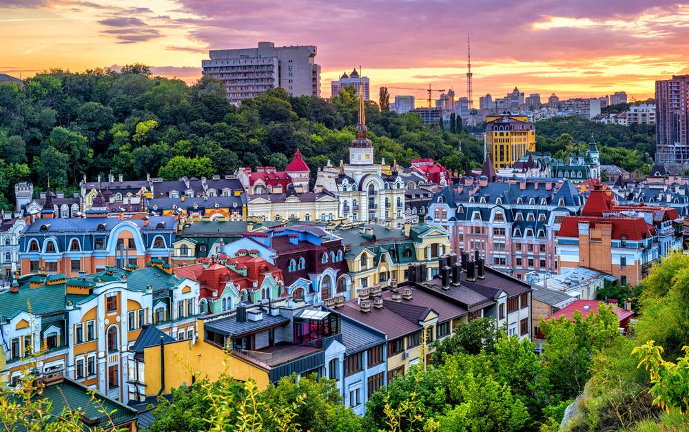 Які сюрпризи підготувала погода киянам у вівторок: прогноз вид синоптиків