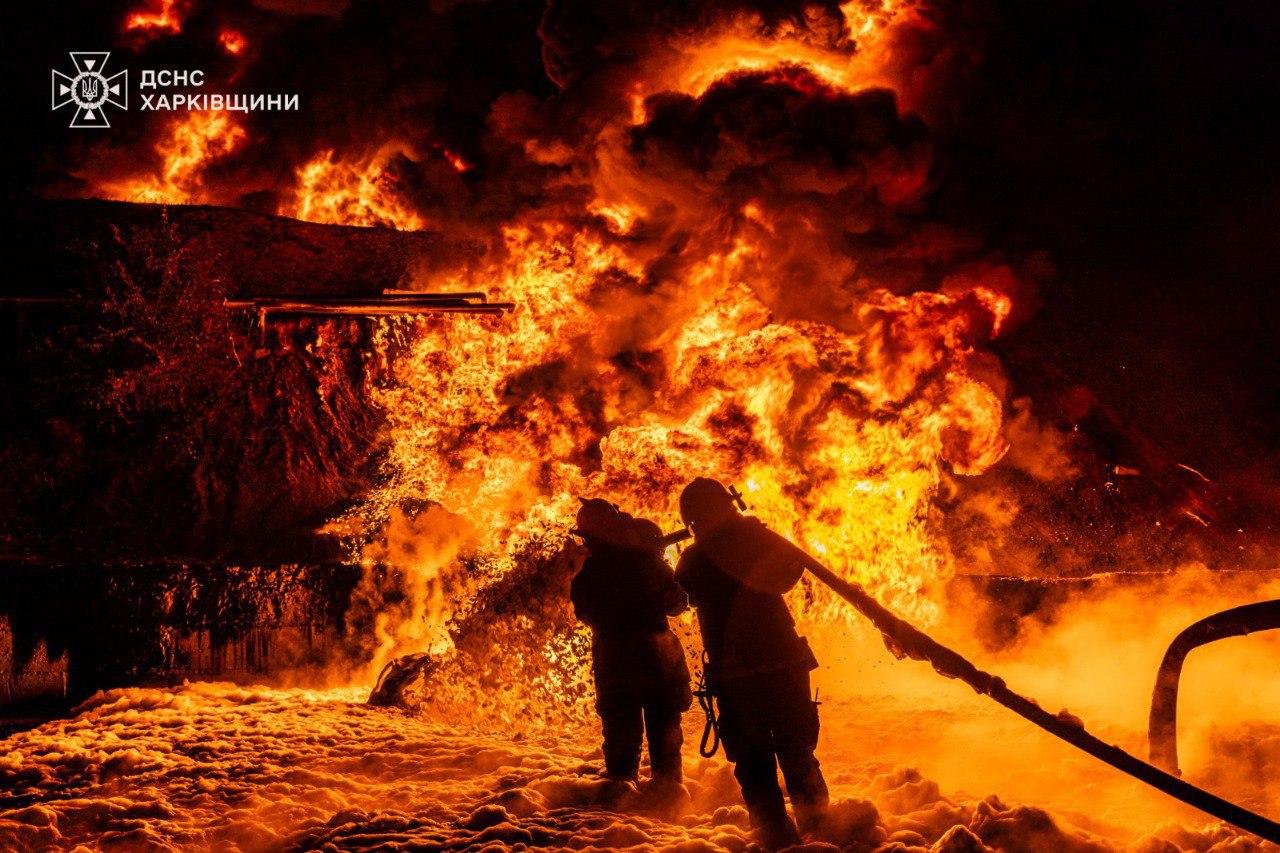 росіяни атакували Чугуїв на Харківщині: 11 постраждалих та масштабні пожежі