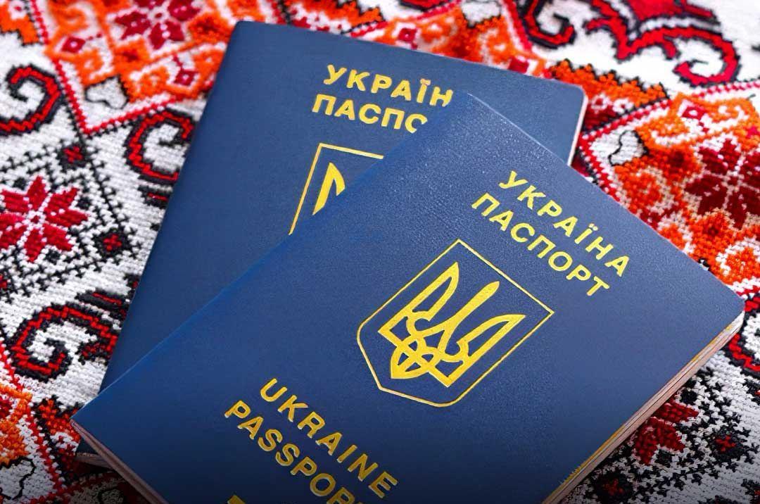 Аби українці повертались: Зеленський підписав закон про множинне громадянство