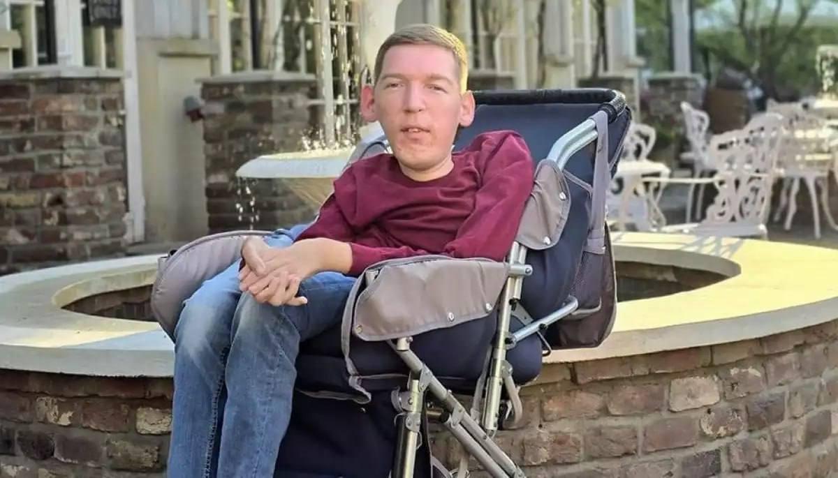 Прокурори заявили, що хворий на СМА Назарій Гусаков ошукав доброчинців на 1,3 млн грн