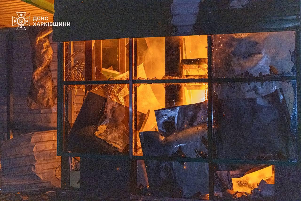 Масований удар по Харківщині: 3 рятувальників серед постраждалих