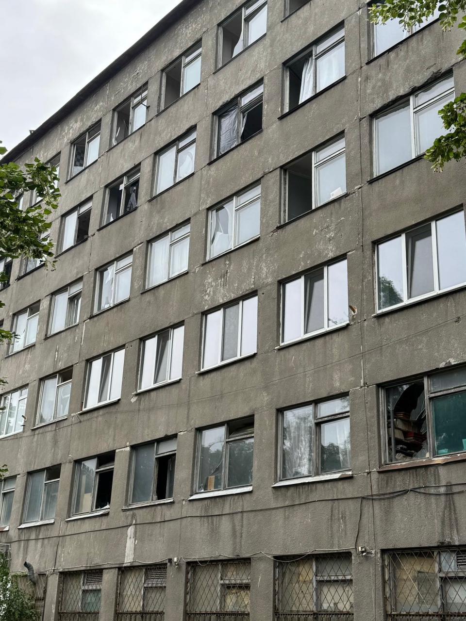 Російська атака пошкодила Національну кіностудію імені Довженка у Києві