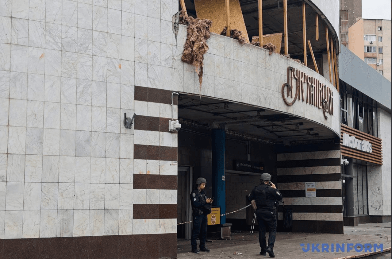 У звʼязку з обстрілом у столиці не працюють деякі станції метро, змінений рух транспорту