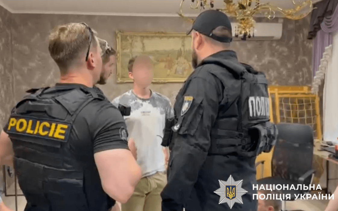 Шахраї з України крали гроші з рахунків європейців, видаючи себе за працівників банків
