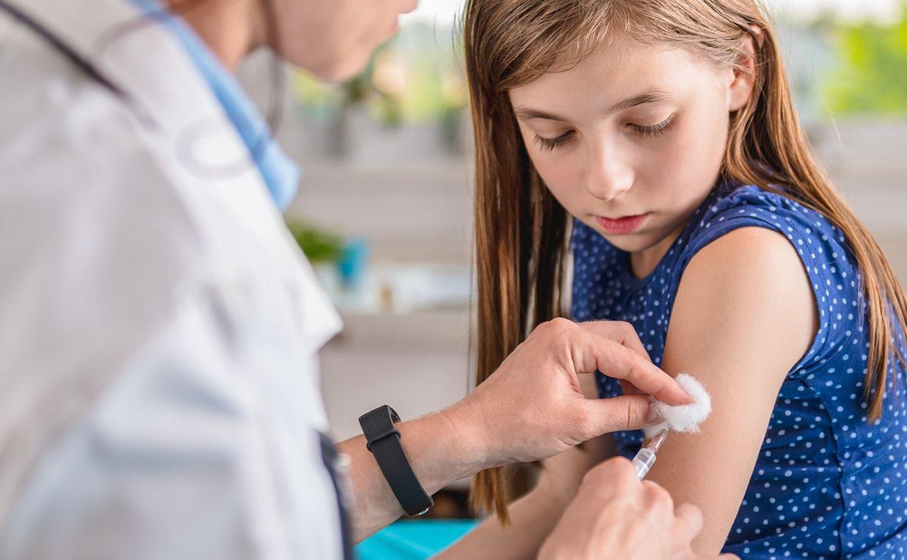 В Україну надійшло майже 500 тис доз вакцини для дітей від 5 небезпечних інфекцій