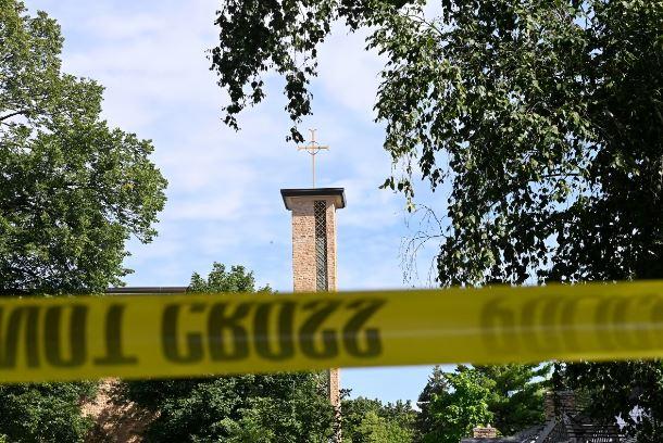 Дві дитини загинули, 17 людей отримали поранення внаслідок стрілянини в католицькій школі в Міннеаполісі