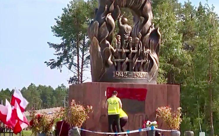 У Польщі затримали 17-річного українця за напис «Слава УПА» на пам’ятнику жертвам Волинської трагедії