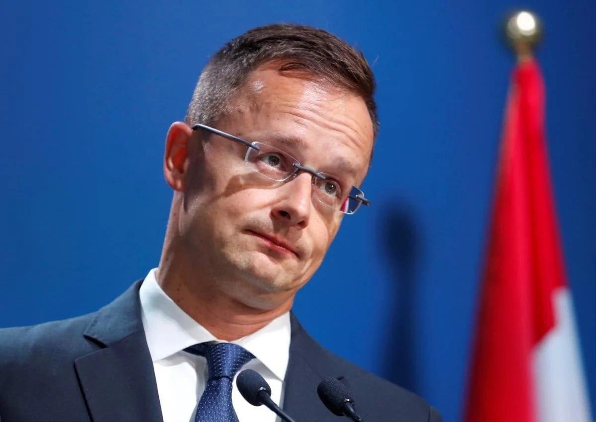 Сіярто скаржиться на «набагато серйозніші» удари по нафтопроводу «Дружба»