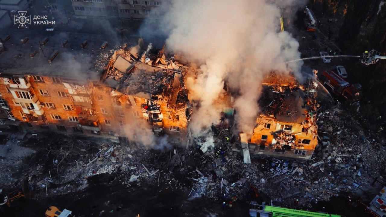 У столиці завершили ліквідацію наслідків ворожого нічного обстрілу 28 серпня