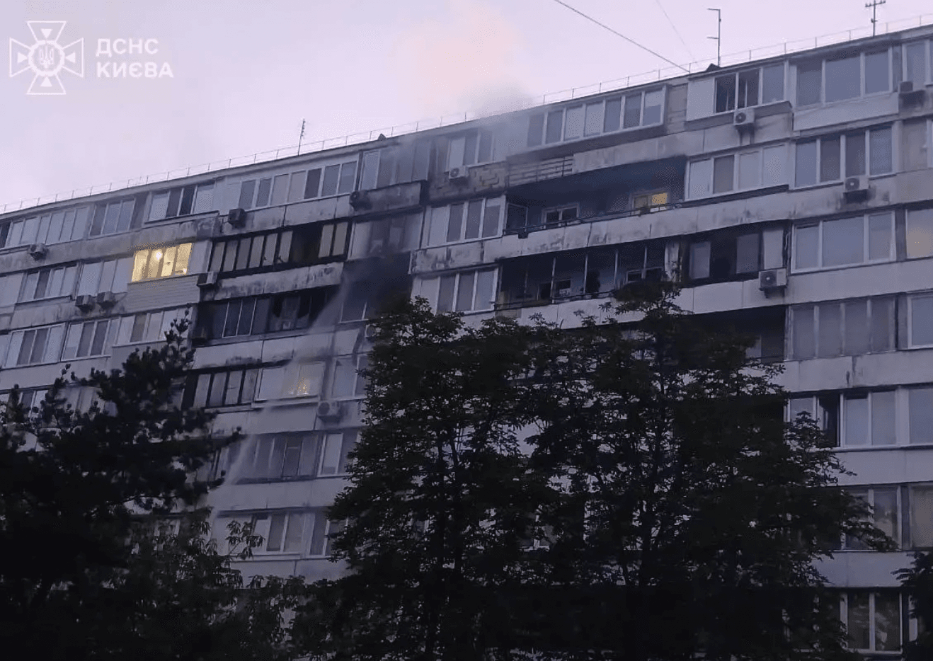Чоловік та жінка загинули під час пожежі у багатоповерхівці на Русанівці