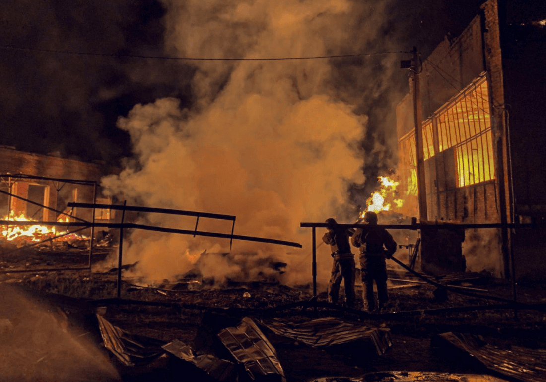 З-під завалів врятували жінку: кількість постраждалих внаслідок атаки на Охтирку зросла до 14
