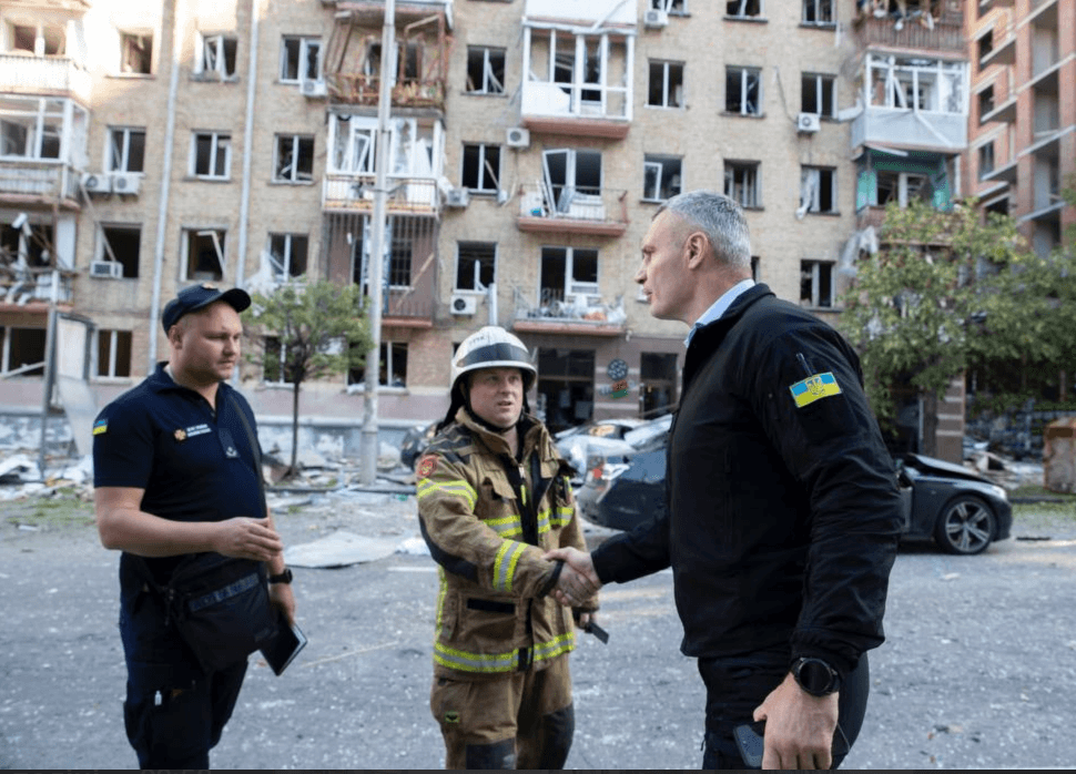 У трьох районах Києва працюють штаби для допомоги постраждалим