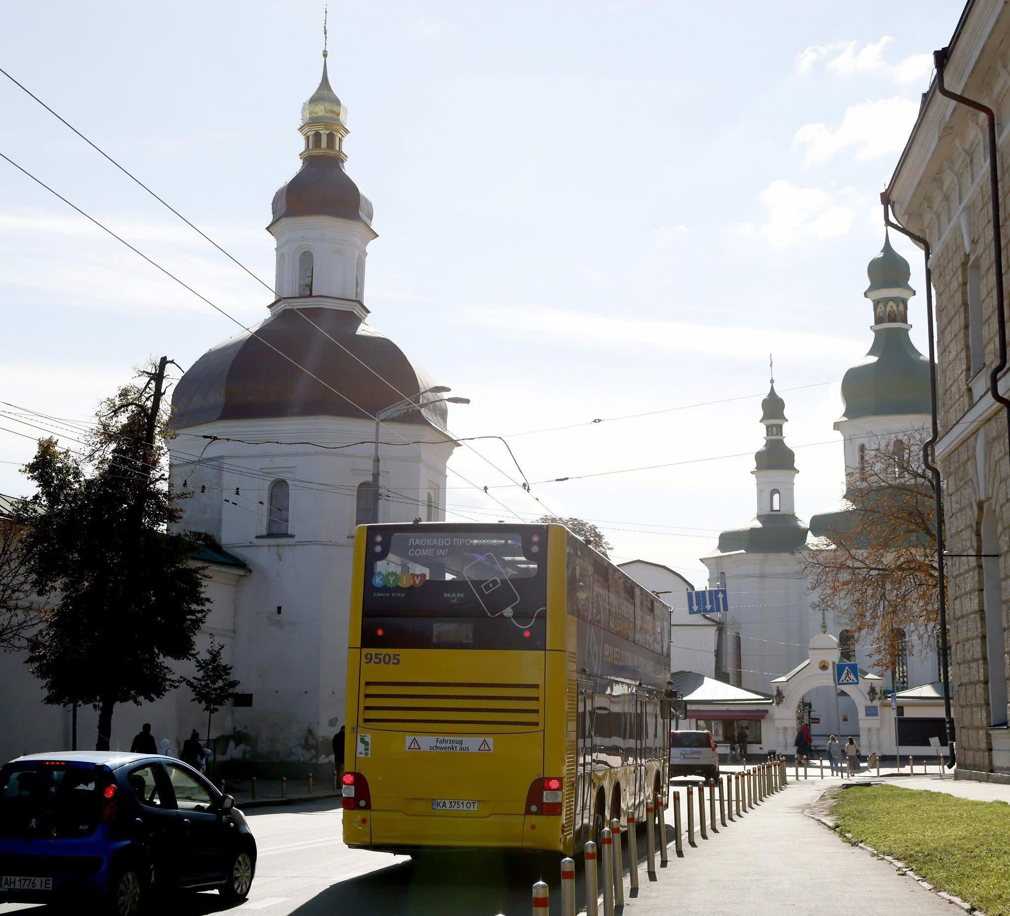 Безкоштовні екскурсії Києвом запустили ще й автобусом