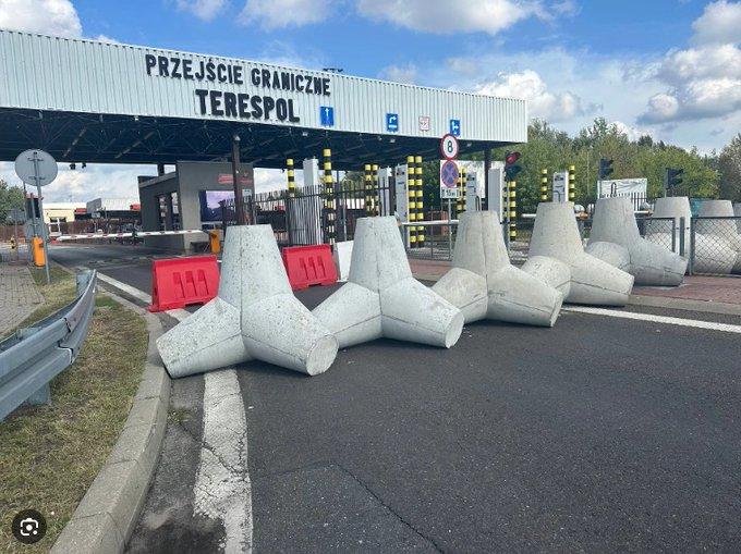 У Польщі заявили, що відкривають держкордони з Білоруссю