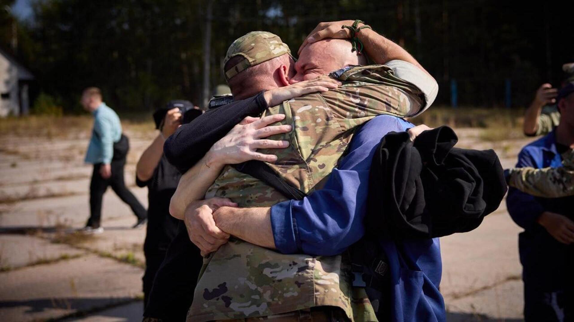 Будуємо контакт з людьми, що повернулися з полону, безпечно та з повагою – психолог