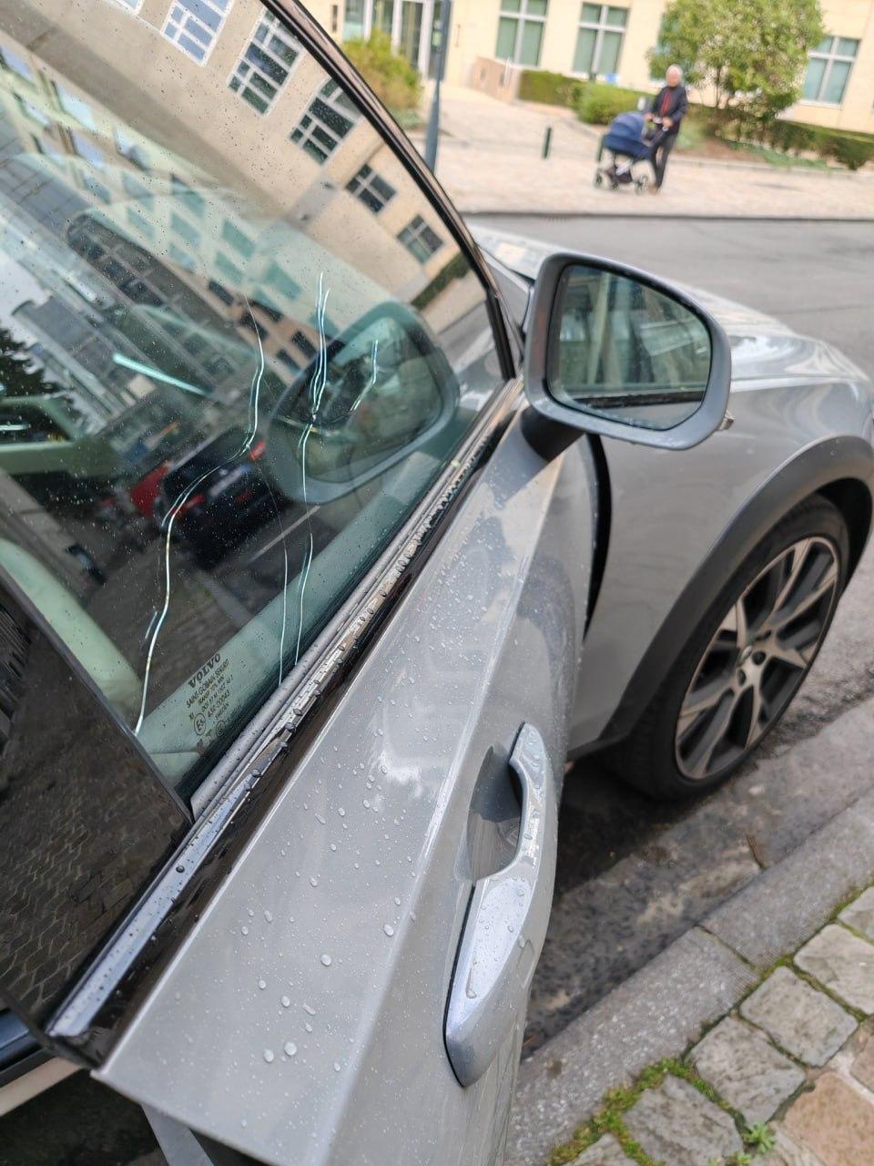 У Брюсселі обстріляли автомобіль польського євродепутата