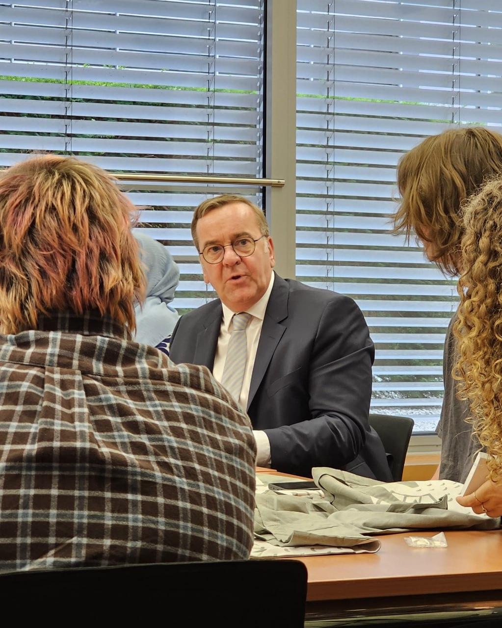 Міністр оборони Німеччини попередив про зростання російської загрози в космосі