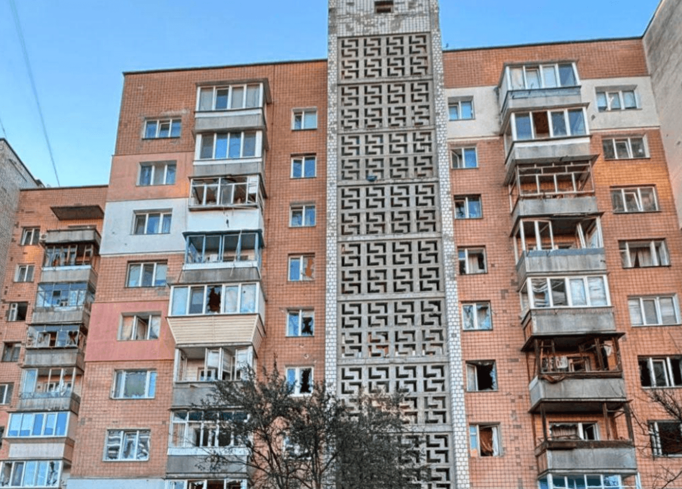 Атака на Київщину: у Вишгороді пошкоджені будинки та авто