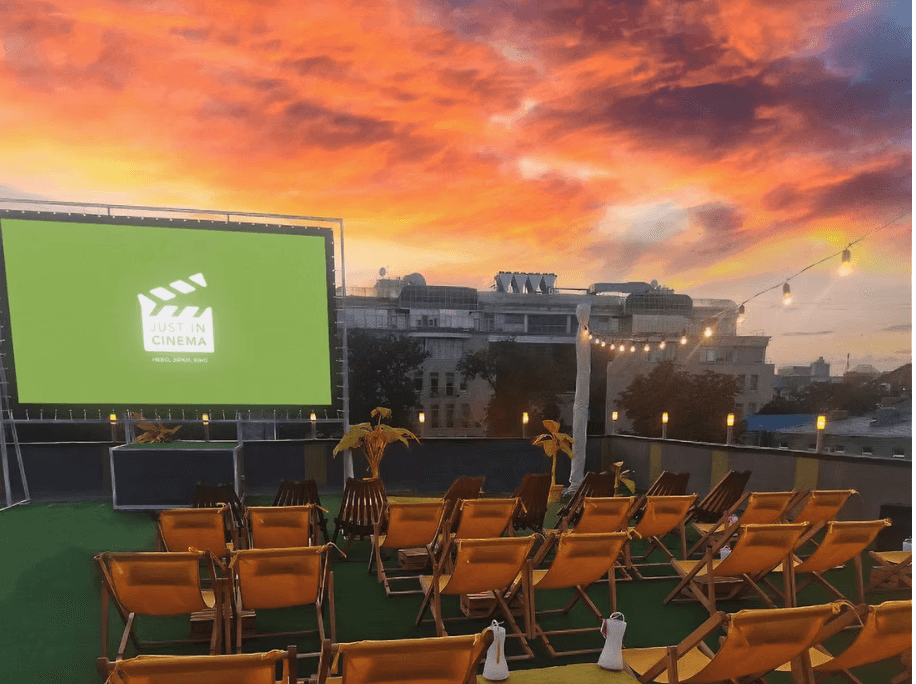 Яке кіно покажуть просто неба на Подолі цього вікенду