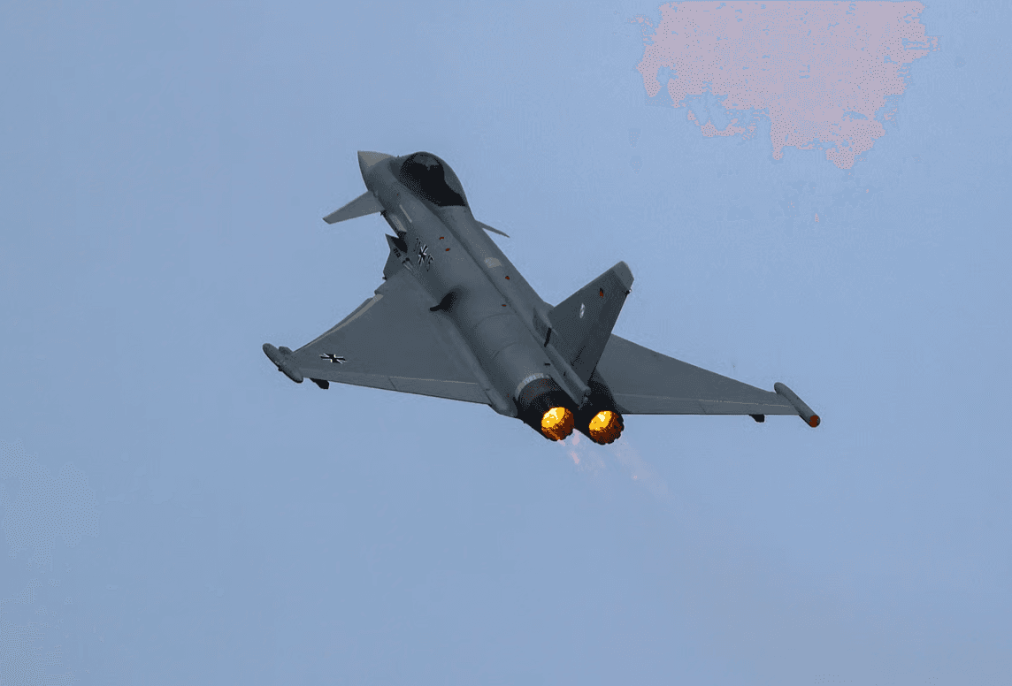 НАТО підняло у повітря винищувачі через російський військовий літак