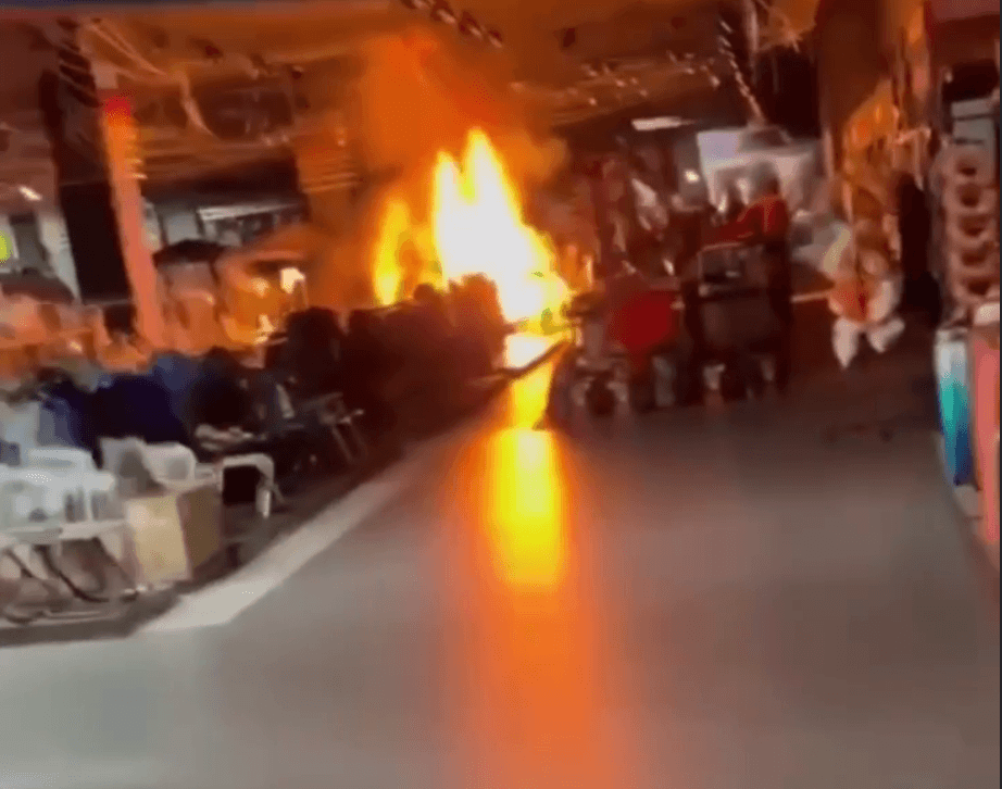 В «Епіцентрі» на Дніпровській набережній сталася пожежа