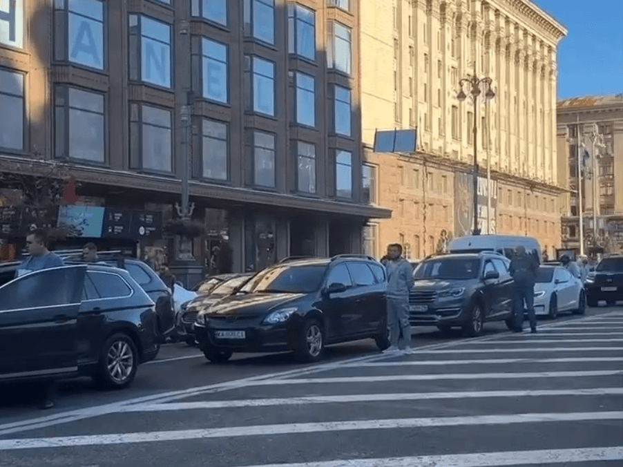 У Києві вперше зупинили Хрещатик на загальнонаціональну хвилину мовчання