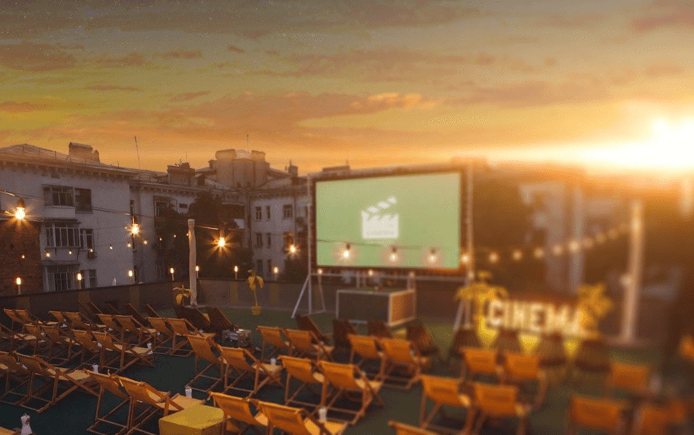 Встигніть на останні кінопокази просто неба: які фільми покажуть цього вікенду