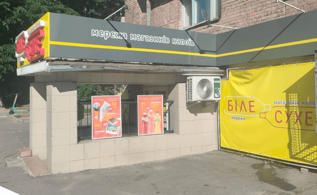 У трьох районах Києва демонтують надокучливу рекламу: де саме