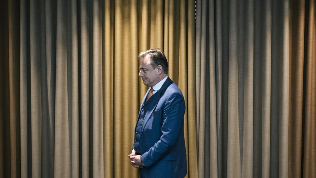 Прем’єр Бельгії Барт Де Вевер відреагував на зірваний замах на себе гумористичним постом з котом