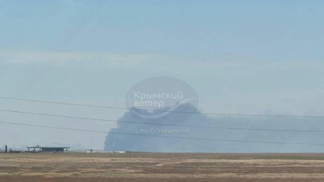 У Феодосії другий день палає нафтобаза: вогонь охопив сусідні резервуари